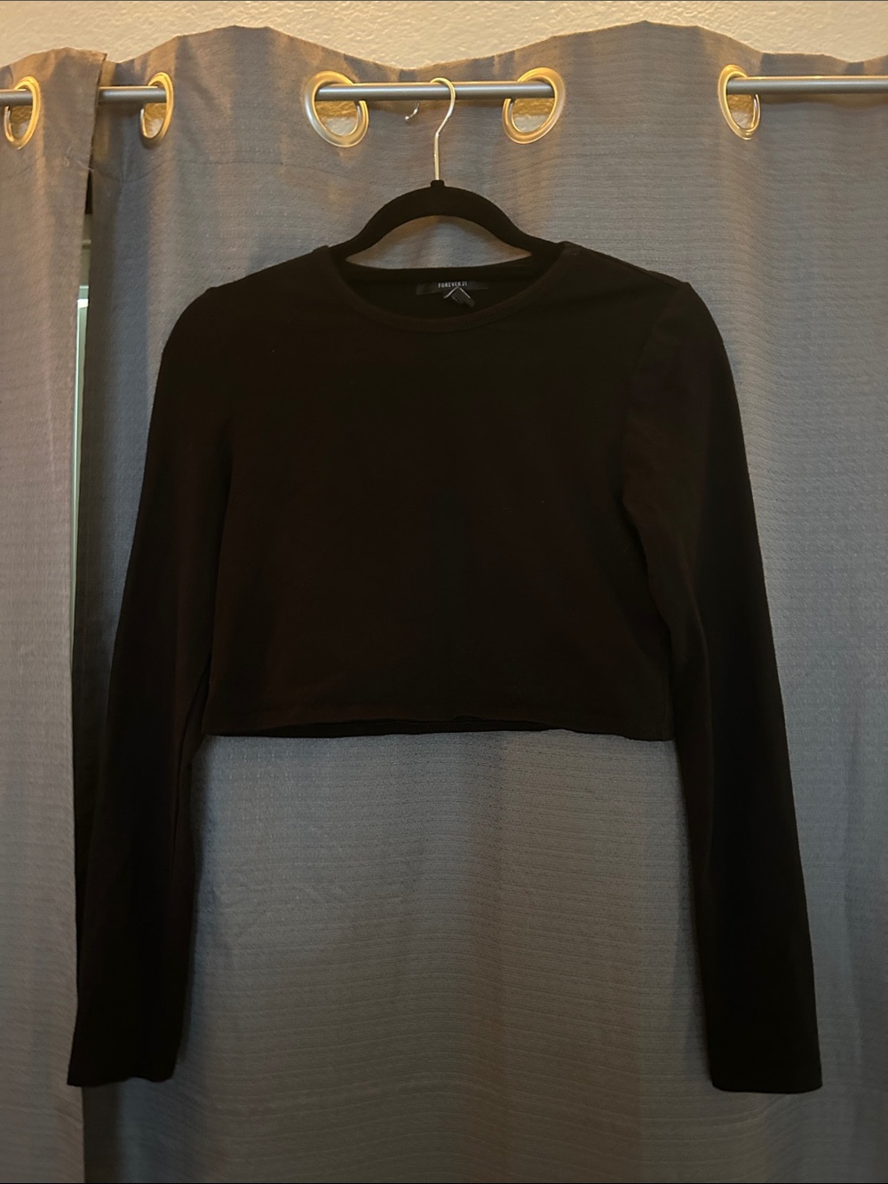 Forever 21 Black Cropped Long-Sleeve Top